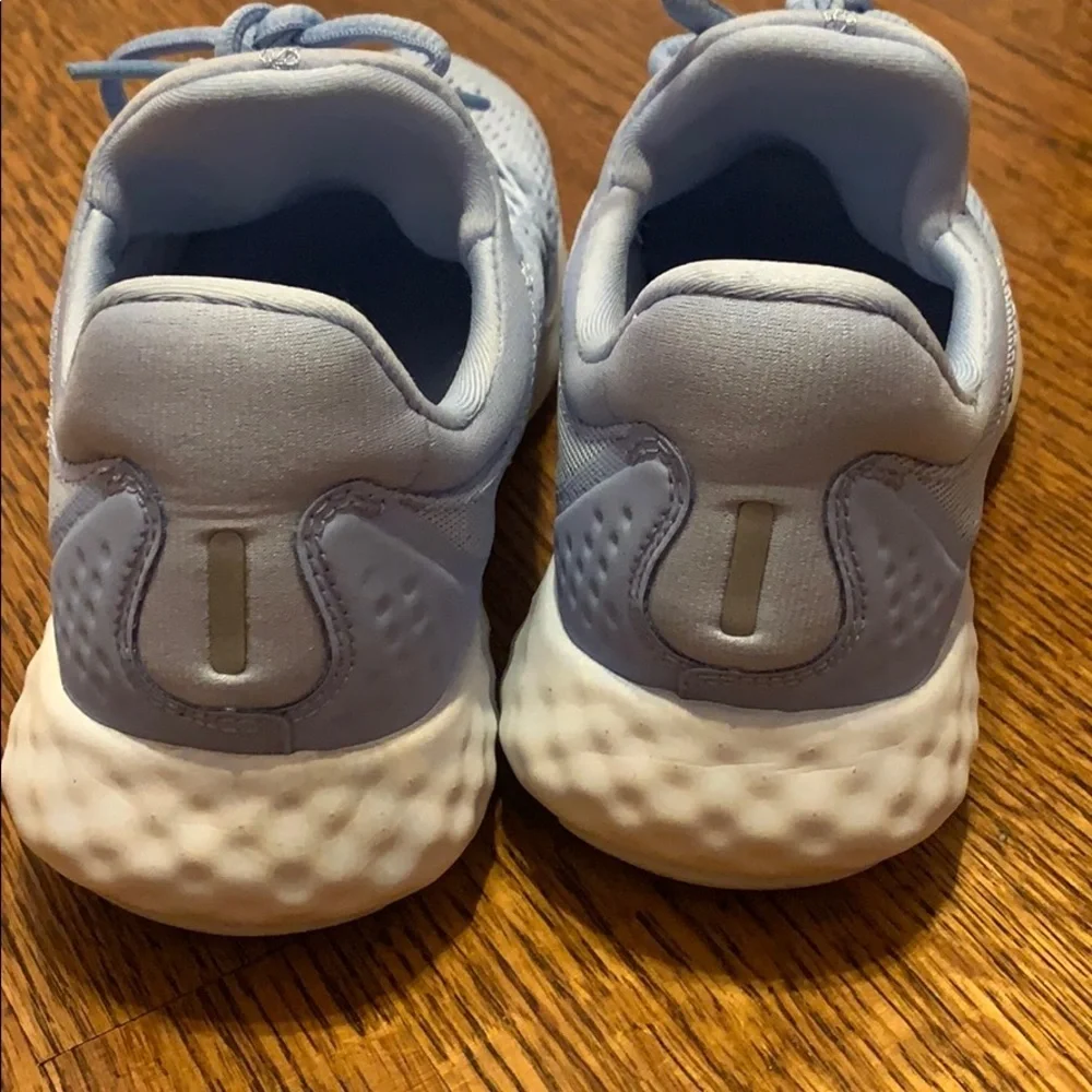 Nike skyelux tennis shoes